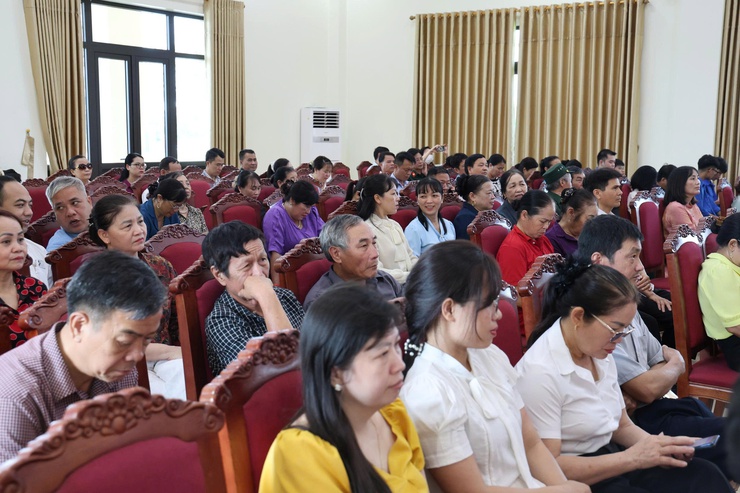 Đảng ủy xã Vĩnh Thanh tổ chức Hội nghị nghiên cứu, học tập, quán triệt thực hiện Chỉ thị số 04-CT/TW của Ban Bí thư và tuyên truyền Ngày sách và Văn hóa đọc Việt Nam- Ảnh 7.