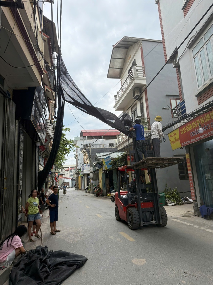 Ngày 13/5/2026: BCĐ 197 quyết liệt ra quân xử lý dứt điểm vi phạm trậtt ự đô thị trên trục đường Phương Trung- Ảnh 3.