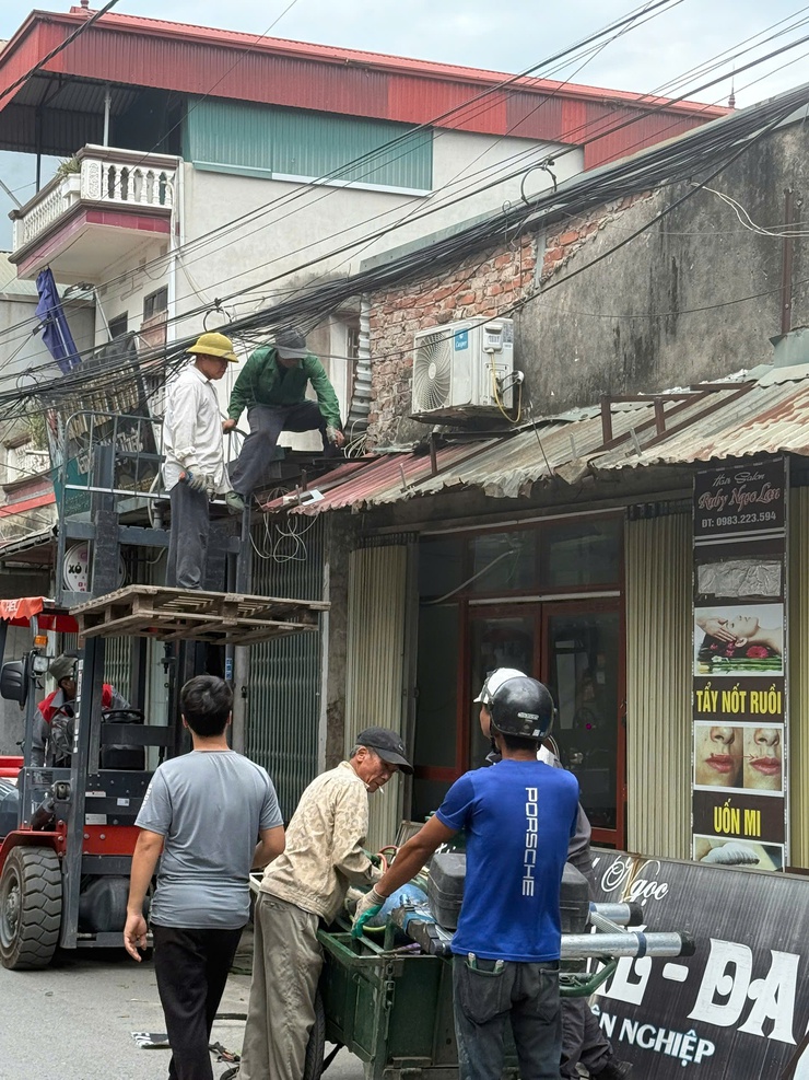 Ngày 13/5/2026: BCĐ 197 quyết liệt ra quân xử lý dứt điểm vi phạm trậtt ự đô thị trên trục đường Phương Trung- Ảnh 6.