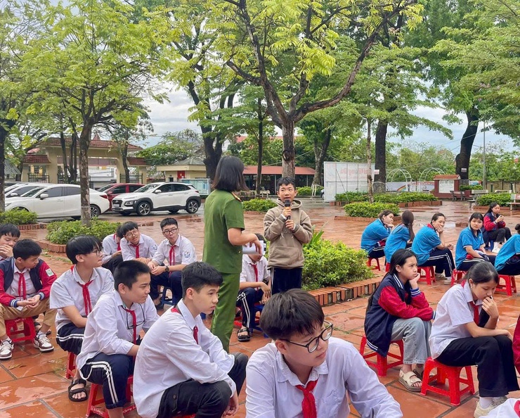 TUYÊN TRUYỀN PHÒNG CHỐNG ĐUA XE, GÂY RỐI TRẬT TỰ CÔNG CỘNG VÀ PHÒNG CHỐNG ĐUỐI NƯỚC CHO HỌC SINH TRƯỜNG THCS PHÙ LINH- Ảnh 4.