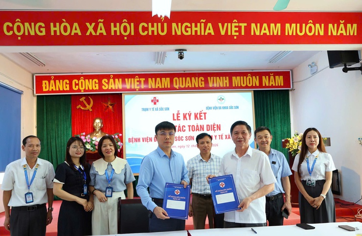 KÝ KẾT HỢP TÁC TOÀN DIỆN GIỮA BỆNH VIỆN ĐA KHOA SÓC SƠN VÀ TRẠM Y TẾ XÃ SÓC SƠN -TĂNG CƯỜNG KẾT NỐI TUYẾN CƠ SỞ – NÂNG CAO CHẤT LƯỢNG KHÁM, CHỮA BỆNH CHO NGƯỜI DÂN- Ảnh 4.