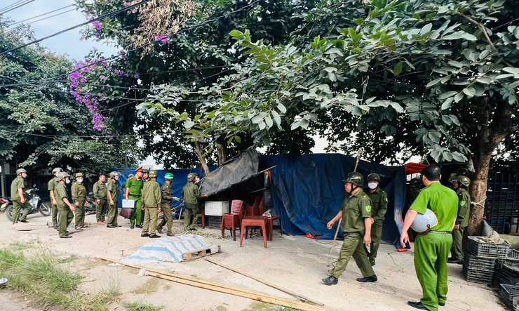 Quang Minh ra quân xử lý vi phạm trật tự đô thị trên các tuyến đường trọng điểm- Ảnh 1.