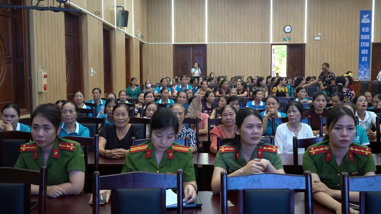 Hơn 200 cán bộ, hội viên phụ nữ xã Thanh Oai được tập huấn kiến thức, kỹ năng về phòng cháy, chữa cháy và cứu nạn, cứu hộ- Ảnh 3.