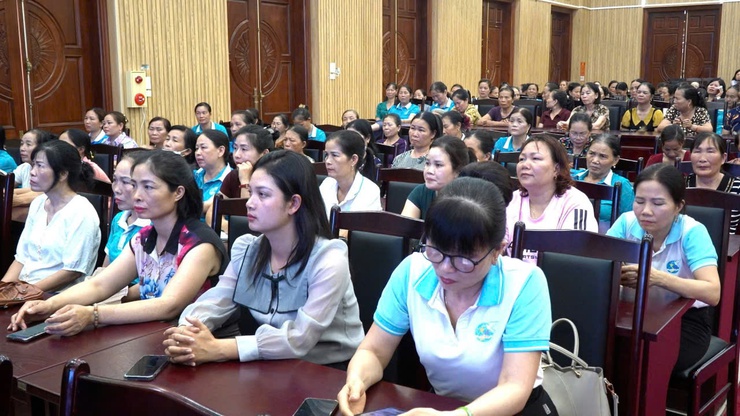 Hơn 200 cán bộ, hội viên phụ nữ xã Thanh Oai được tập huấn kiến thức, kỹ năng về phòng cháy, chữa cháy và cứu nạn, cứu hộ- Ảnh 4.