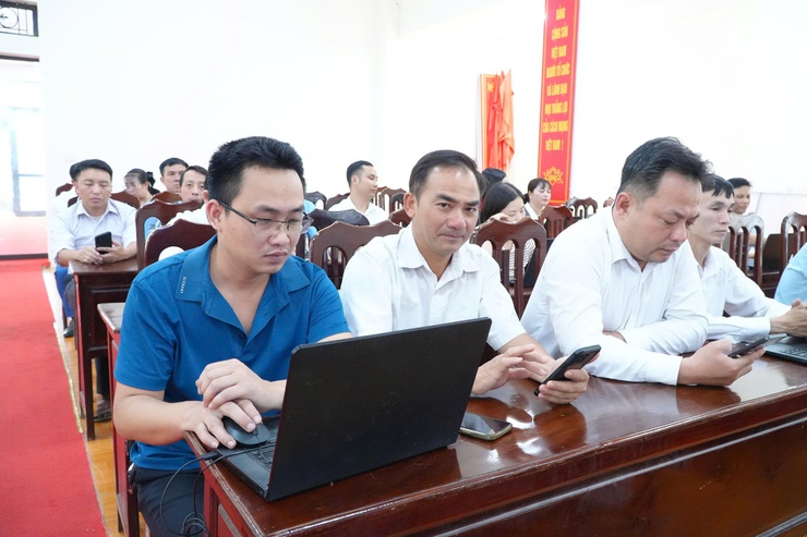 DÂN HÒA KHAI MẠC LỚP TẬP HUẤN ỨNG DỤNG CNTT CƠ BẢN CHO CÁN BỘ, CÔNG CHỨC- Ảnh 10.