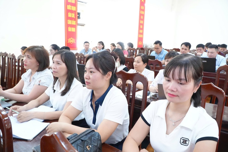 DÂN HÒA KHAI MẠC LỚP TẬP HUẤN ỨNG DỤNG CNTT CƠ BẢN CHO CÁN BỘ, CÔNG CHỨC- Ảnh 9.