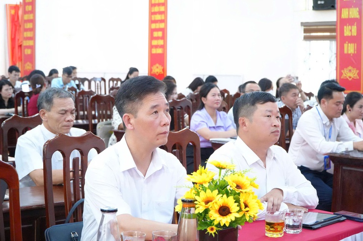 DÂN HÒA KHAI MẠC LỚP TẬP HUẤN ỨNG DỤNG CNTT CƠ BẢN CHO CÁN BỘ, CÔNG CHỨC- Ảnh 2.