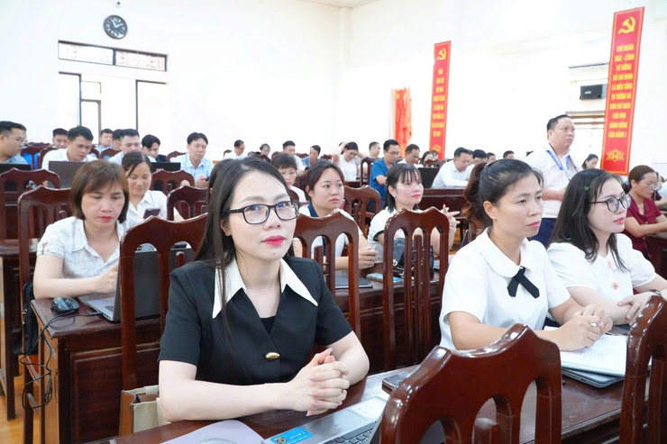 DÂN HÒA KHAI MẠC LỚP TẬP HUẤN ỨNG DỤNG CNTT CƠ BẢN CHO CÁN BỘ, CÔNG CHỨC- Ảnh 6.