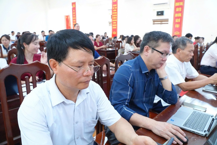 DÂN HÒA KHAI MẠC LỚP TẬP HUẤN ỨNG DỤNG CNTT CƠ BẢN CHO CÁN BỘ, CÔNG CHỨC- Ảnh 7.