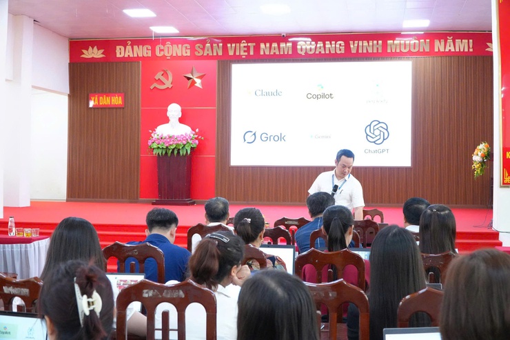 DÂN HÒA KHAI MẠC LỚP TẬP HUẤN ỨNG DỤNG CNTT CƠ BẢN CHO CÁN BỘ, CÔNG CHỨC- Ảnh 1.
