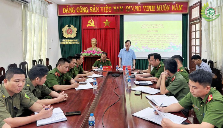 Đảng bộ Công an xã Phú Cát tổ chức hội nghị triển khai kế hoạch tăng cường công tác quản lý đất đai, trật tự xây dựng- Ảnh 1.