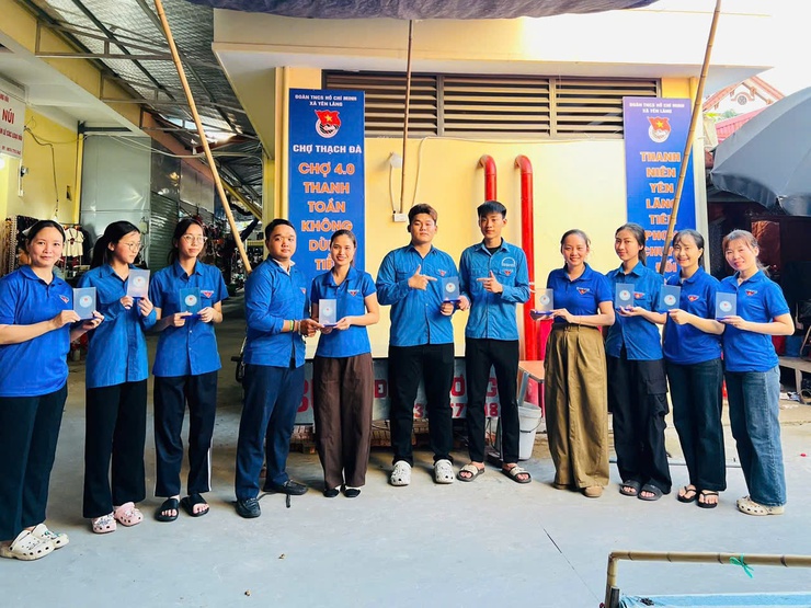 TUỔI TRẺ XÃ YÊN LÃNG ĐẨY MẠNH CHUYỂN ĐỔI SỐ VỚI MÔ HÌNH “ CHỢ 4.0 - THANH TOÁN KHÔNG DÙNG TIỀN MẶT”- Ảnh 1.