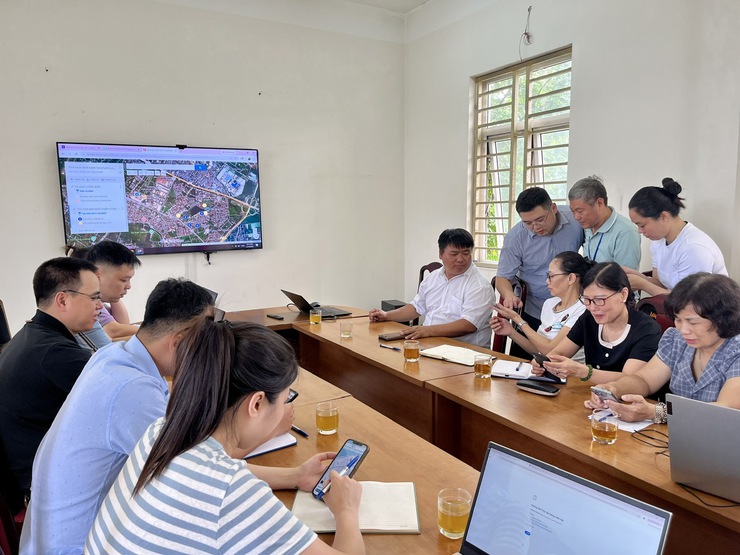 Đẩy mạnh chuyển đổi số y tế cơ sở: Phường Long Biên tập huấn ứng dụng bản đồ số trong quản lý dịch bệnh và an toàn thực phẩm- Ảnh 2.