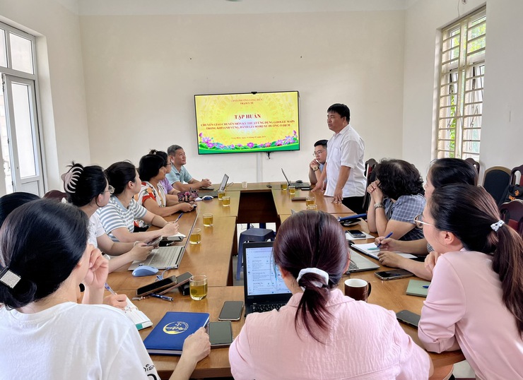 Đẩy mạnh chuyển đổi số y tế cơ sở: Phường Long Biên tập huấn ứng dụng bản đồ số trong quản lý dịch bệnh và an toàn thực phẩm- Ảnh 1.