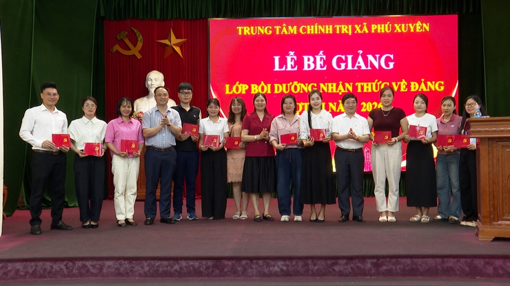 Lễ bế giảng lớp bồi dưỡng nhận thức về Đảng cho quần chúng ưu tú đợt III năm 2026- Ảnh 8.