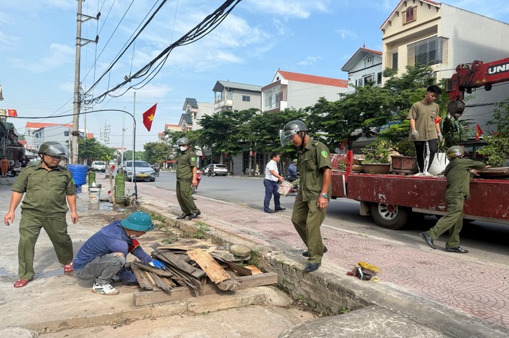 BAN CHỈ ĐẠO 332 XÃ LIÊN MINH TIẾP TỤC GIẢI QUYẾT ĐIỂM NGHẼN VỀ “TRẬT TỰ ĐÔ THỊ”, XÂY DỰNG XÃ ĐẢM BẢO KỶ CƯƠNG, VĂN MINH ĐÔ THỊ
- Ảnh 2.