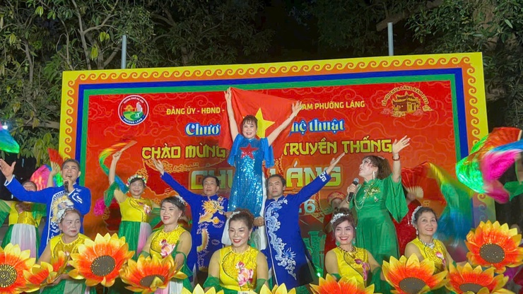 CLB UNESCO NÓN BA TẦM (PHƯỜNG LÁNG) – NƠI HỒN DÂN TỘC ĐƯỢC NÂNG NIU QUA TỪNG CÂU HÁT- Ảnh 2.