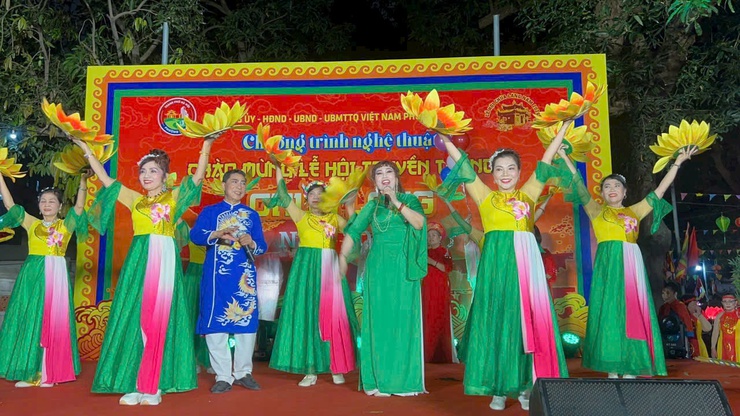 CLB UNESCO NÓN BA TẦM (PHƯỜNG LÁNG) – NƠI HỒN DÂN TỘC ĐƯỢC NÂNG NIU QUA TỪNG CÂU HÁT- Ảnh 7.