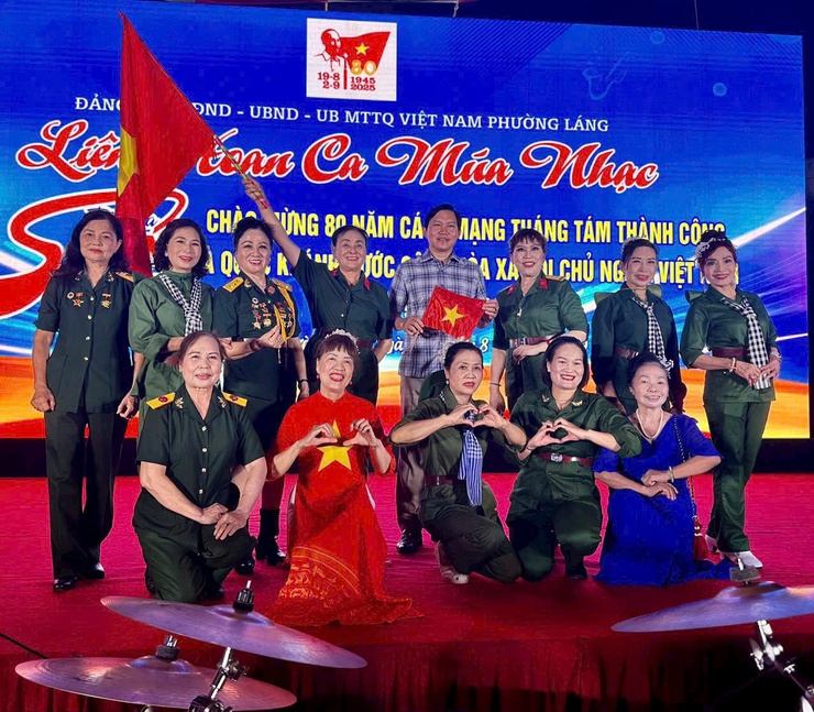 CLB UNESCO NÓN BA TẦM (PHƯỜNG LÁNG) – NƠI HỒN DÂN TỘC ĐƯỢC NÂNG NIU QUA TỪNG CÂU HÁT- Ảnh 1.