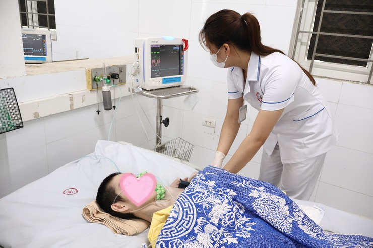 Giành lại sự sống cho bệnh nhân vì hóc dị vật đường thở- Ảnh 1.
