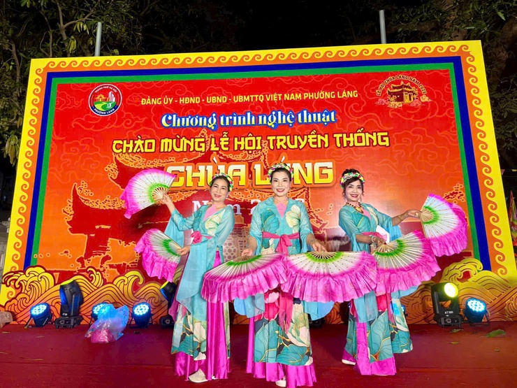 CLB UNESCO NÓN BA TẦM (PHƯỜNG LÁNG) – NƠI HỒN DÂN TỘC ĐƯỢC NÂNG NIU QUA TỪNG CÂU HÁT- Ảnh 6.