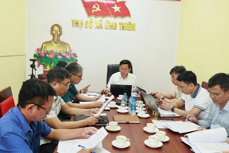 UBND xã Ứng Thiên họp kiểm đếm công tác giải phóng mặt bằng các dự án giao thông trọng điểm- Ảnh 1.