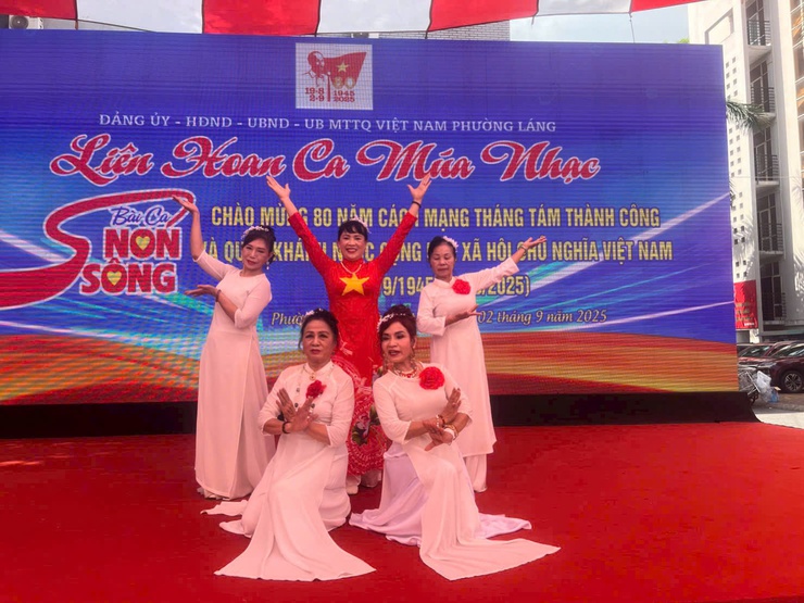 CLB UNESCO NÓN BA TẦM (PHƯỜNG LÁNG) – NƠI HỒN DÂN TỘC ĐƯỢC NÂNG NIU QUA TỪNG CÂU HÁT- Ảnh 12.