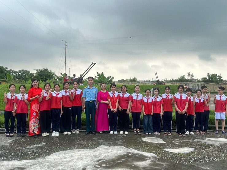 Trường Tiểu học Phú Minh giáo dục truyền thống cách mạng cho học sinh qua hoạt động trải nghiệm thực tế- Ảnh 3.