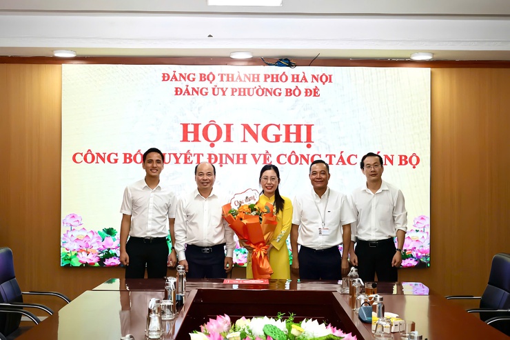 Đảng ủy Phường Bồ Đề công bố Quyết định về công tác cán bộ- Ảnh 2.