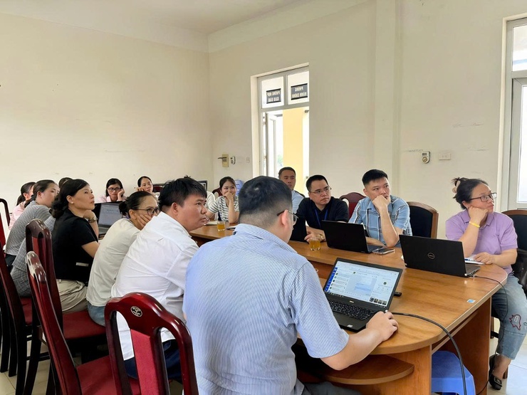 Đẩy mạnh chuyển đổi số y tế cơ sở: Phường Long Biên tập huấn ứng dụng bản đồ số trong quản lý dịch bệnh và an toàn thực phẩm- Ảnh 3.