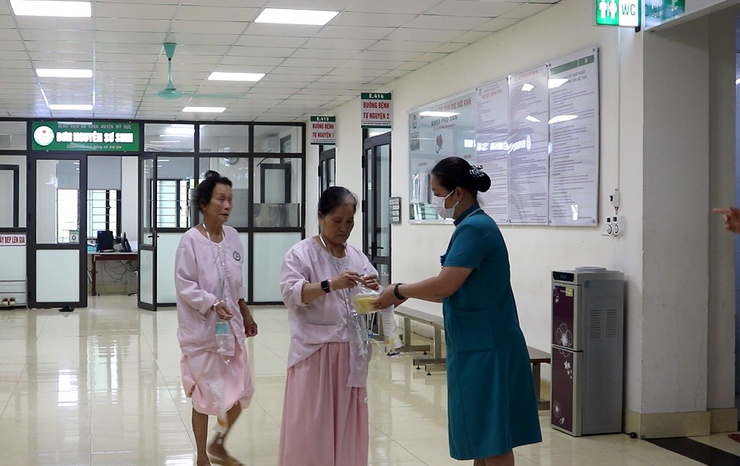 HỘI CHỮ THẬP ĐỎ XÃ MỸ ĐỨC VỚI CHƯƠNG TRÌNH “BỮA SÁNG NHÂN ÁI” ẤM ÁP NGHĨA TÌNH TẠI BỆNH VIỆN ĐA KHOA MỸ ĐỨC- Ảnh 5.