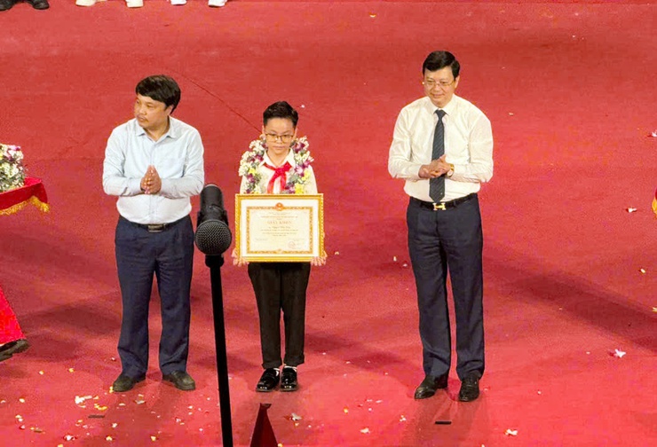 Em Nguyễn Bảo Duy - Học sinh lớp 4A trường Tiểu học Tốt Động vinh dự nhận Giấy khen Học sinh giỏi tiêu biểu Thủ đô năm học 2025-2026- Ảnh 2.