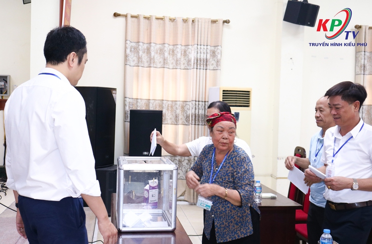 UBND xã Kiều Phú đấu giá thành công quyền sử dụng 7 thửa đất công ích tại thôn Phú Mỹ và Ngọc Than để cho thuê phục vụ sản xuất nông nghiệp.- Ảnh 3.