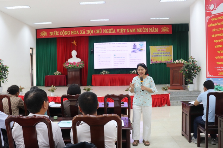 Phú Xuyên Tổ chức tập huấn phổ biến cơ chế, chính sách phát triển nông nghiệp và môi trường năm 2026.- Ảnh 4.