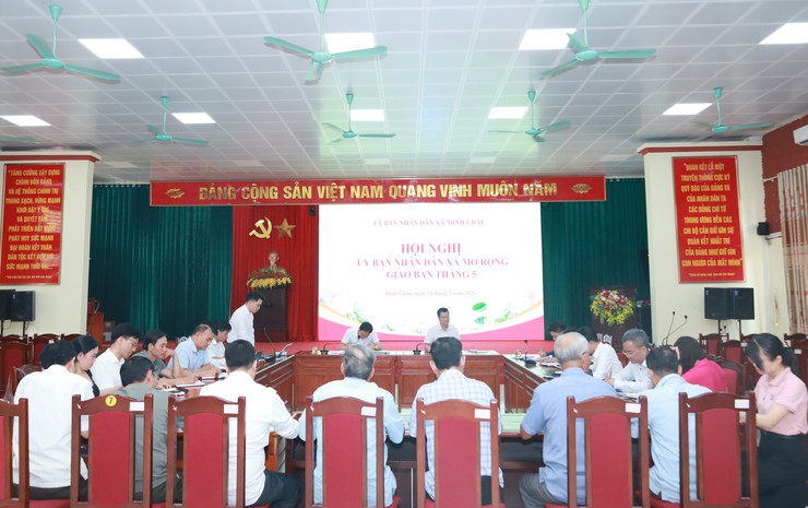 UBND xã Minh Châu tổ chức hội nghị giao ban các nhiệm vụ trọng tâm tháng 5, triển khai nhiệm vụ trong thời gian tới.- Ảnh 1.
