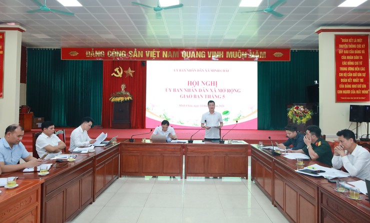 UBND xã Minh Châu tổ chức hội nghị giao ban các nhiệm vụ trọng tâm tháng 5, triển khai nhiệm vụ trong thời gian tới.- Ảnh 7.