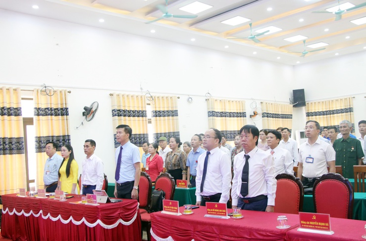 Đảng ủy xã Trần Phú đã long trọng tổ chức Lễ trao tặng Huy hiệu Đảng đợt 19/5- Ảnh 1.