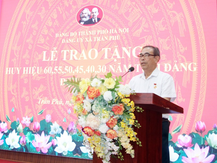 Đảng ủy xã Trần Phú đã long trọng tổ chức Lễ trao tặng Huy hiệu Đảng đợt 19/5- Ảnh 8.