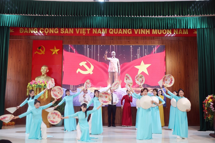 Hội thi báo cáo viên, tuyên truyền viên giỏi xã Hòa Phú: Lan tỏa niềm tin – Khơi dậy khát vọng phát triển- Ảnh 6.