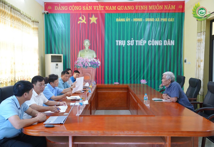 Đồng chí Bí thư Đảng ủy, Chủ tịch HĐND xã Phú Cát tổ chức tiếp công dân định kỳ tháng 5/2026- Ảnh 1.
