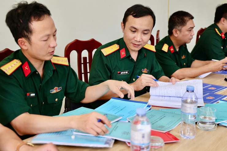 Ban CHPTKV5 - Thanh Oai kiểm tra công tác quân sự, quốc phòng tại xã Tam Hưng- Ảnh 2.