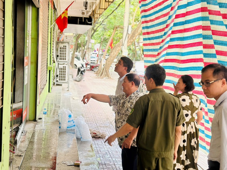 Dũng cảm xông vào biển khói, kịp thời khống chế đám cháy tại khu tập thể Vĩnh Phúc- Ảnh 2.