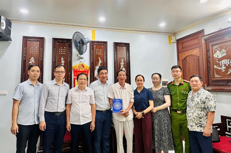 Dũng cảm xông vào biển khói, kịp thời khống chế đám cháy tại khu tập thể Vĩnh Phúc- Ảnh 4.