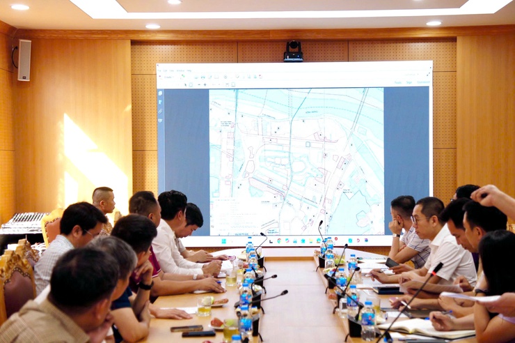 Phường Phú Thượng làm việc với Công ty TNHH Phát triển Khu đô thị Nam Thăng Long về giải quyết các điểm nghẽn úng ngập và trật tự đô thị- Ảnh 2.