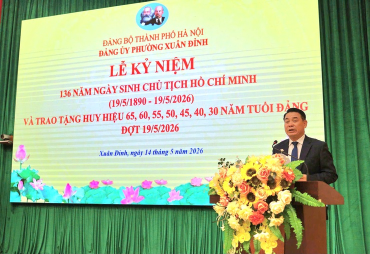 Xuân Đỉnh: tổ chức kỷ niệm 136 năm Ngày sinh Chủ tịch Hồ Chí Minh và trao tặng Huy hiệu Đảng đợt 19/5- Ảnh 2.