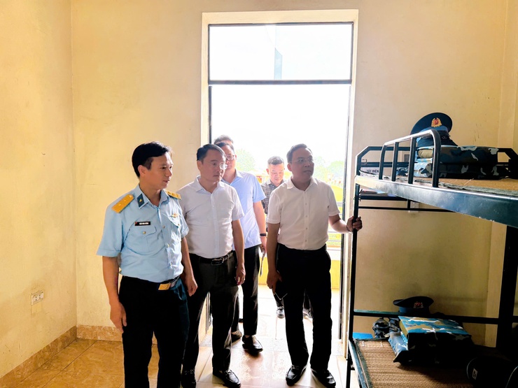 Lãnh đạo phường Thanh Liệt thăm, tặng quà tân binh tại Trung đoàn Bộ binh 692 và Sư đoàn Phòng không 361- Ảnh 16.