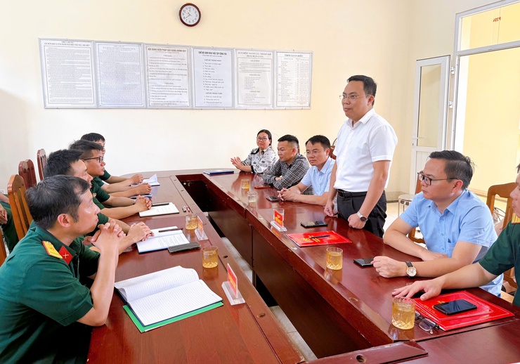 Lãnh đạo phường Thanh Liệt thăm, tặng quà tân binh tại Trung đoàn Bộ binh 692 và Sư đoàn Phòng không 361- Ảnh 9.