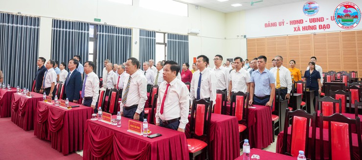 ĐẢNG ỦY XÃ HƯNG ĐẠO LONG TRỌNG TỔ CHỨC LỄ TRAO TẶNG HUY HIỆU ĐẢNG ĐỢT 19/5/2026- Ảnh 1.