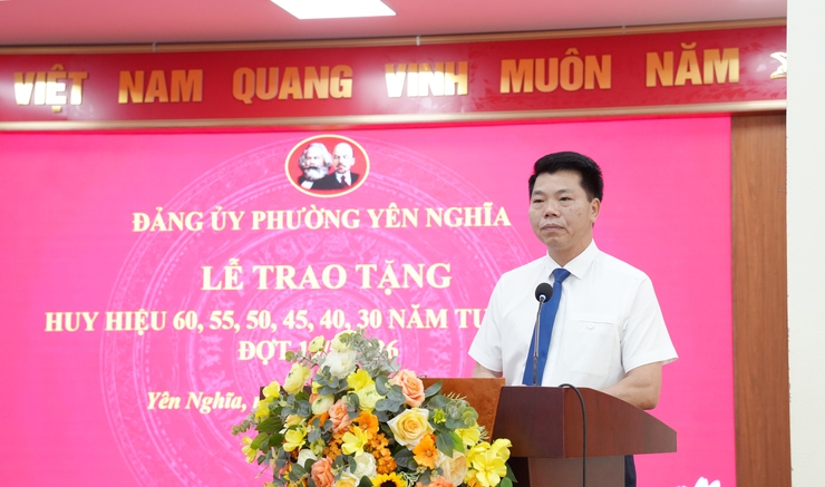 Đảng bộ phường Yên Nghĩa trang trọng tổ chức lễ trao Huy hiệu Đảng đợt 19/5- Ảnh 7.