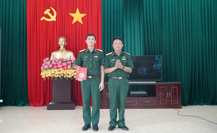 Phường Yên Nghĩa thăm, động viên chiến sĩ mới nhập ngũ năm 2026- Ảnh 1.
